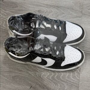 Nike Classic Black and White Low-Tops